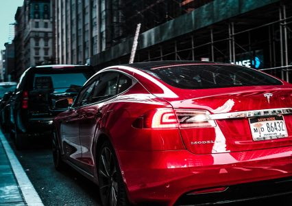 Tesla kombinuje ze swoim znakiem towarowym. W planach nowe produkty audio jak słuchawki i odtwarzacze