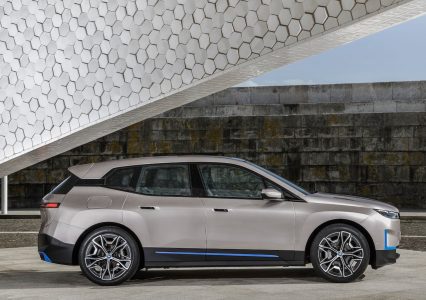 BMW opatentowało zawieszenie odzyskujące energie z jazdy, po dziurawych drogach. EV w naszym kraju będą jeździć za darmo!