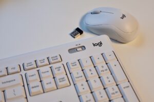 Logitech MK295 Silent Wireless Combo