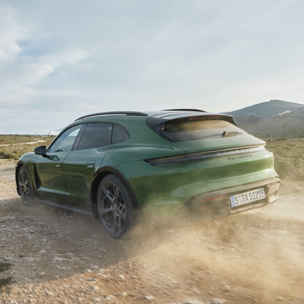 Prototypowe, elektryczne Porsche Taycan przyłapane na zdjęciach. Ma moc ponad 1000 KM i znaczek TDI