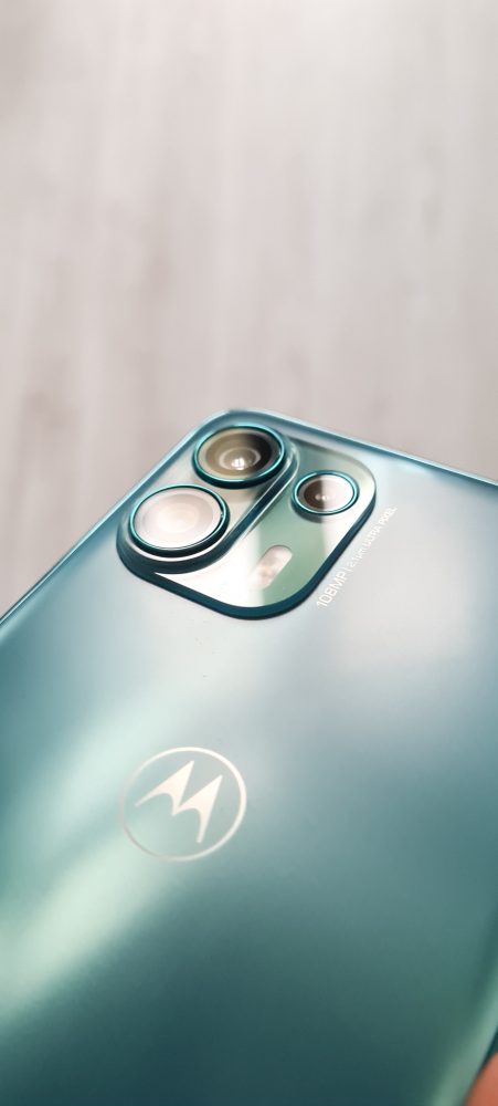 Budżetowa Motorola Edge 20 Lite – jak sobie radzi?
