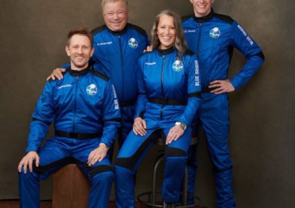 William Shatner już był, przed nim miliarderzy. Kiedy w kosmos polecą zwykli obywatele?