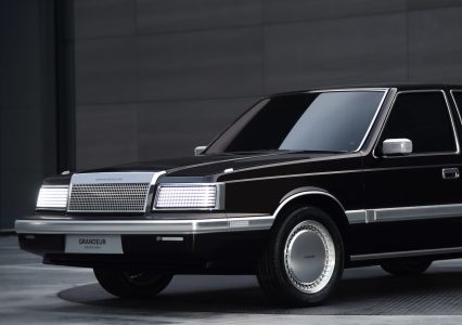 Hyundai Grandeur EV to niesamowity restomod prosto od producenta, który przeniesie nas w rok 1986