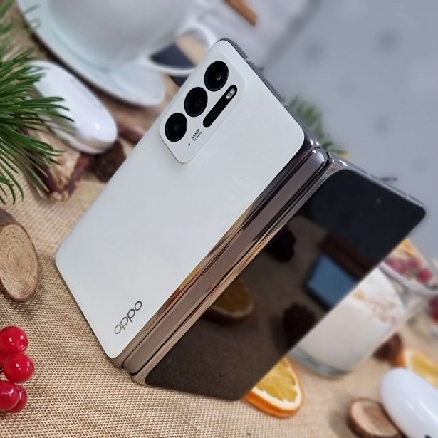 …i wtedy wchodzę Ja, cały na biało…, czyli pierwsze wrażenia składanego OPPO