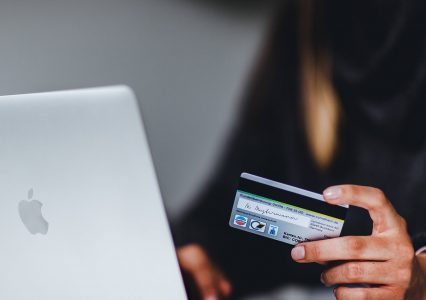 Koniec z porno dla nastolatków w Wielkiej Brytanii – nowy sposób weryfikacji wieku