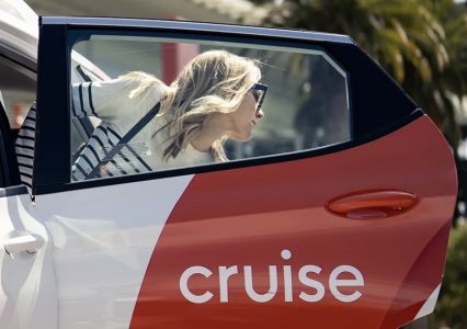 Automomiczne samochody nie umarły! Pojazd od Cruise, został nawet zatrzymany przez Policję (wideo)