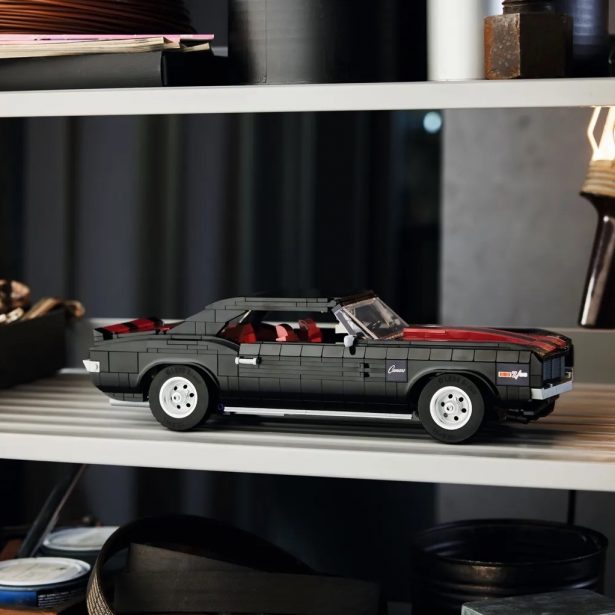 Zbuduj Chevrolet Camaro Z28 z klocków Lego