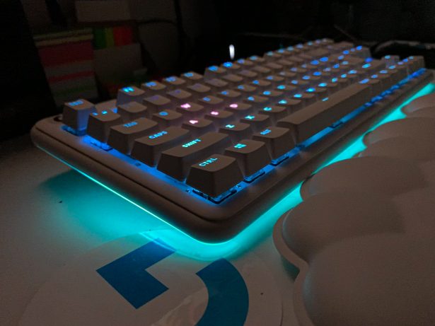[Pierwsze wrażenia] Klawiatura Logitech G715, czyli droga chmurka