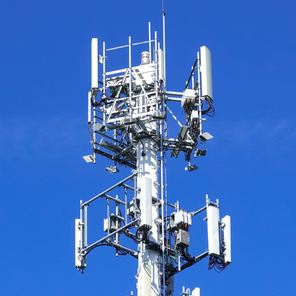 Internet 5G bez limitu w Plusie. Jest jeden haczyk