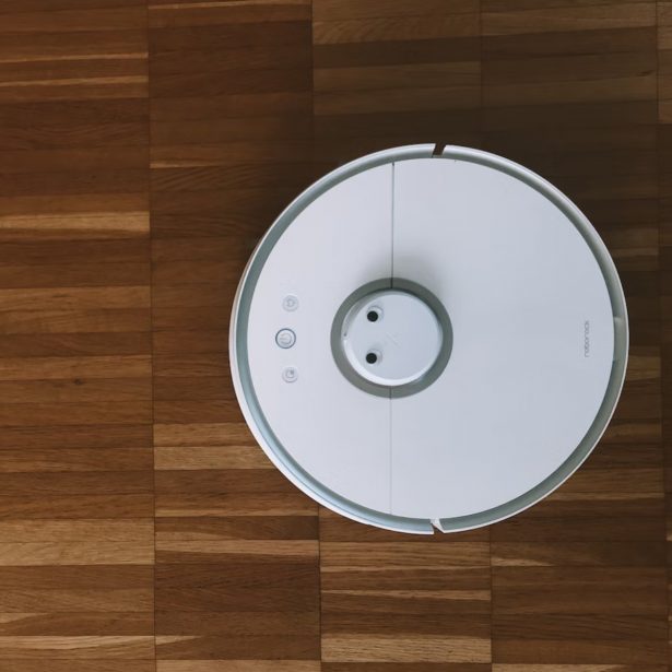 Amazon przejmuje iRobot. Co z danymi użytkowników autonomicznych odkurzaczy?