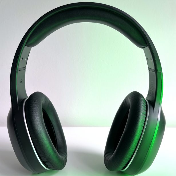 Pierwsze wrażenia z użytkowania słuchawek Edifier W800BT Plus: bateria, opóźnienia oraz aplikacja