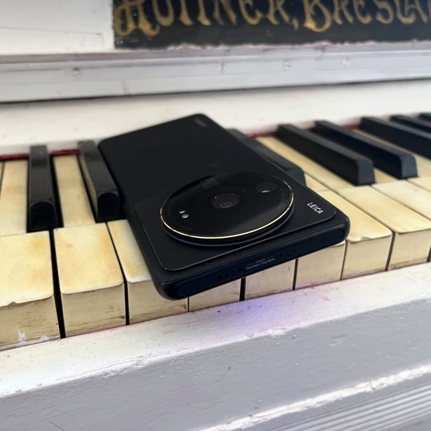 Smartfon Xiaomi 12S Ultra w naszych rękach: pierwsze wrażenia