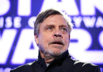 Luke Skywalker vs Imperator w realnym życiu. Mark Hamill pomaga Ukrainie, która otrzyma 500 dronów