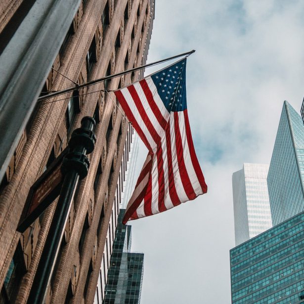 Biden zaostrza przepisy dotyczące ograniczeń dla Huawei i ZTE. Firmy nie mogą sprzedawać w USA żadnych towarów