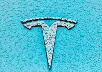 Tesla Model Y ma nową, sporo niższą cenę