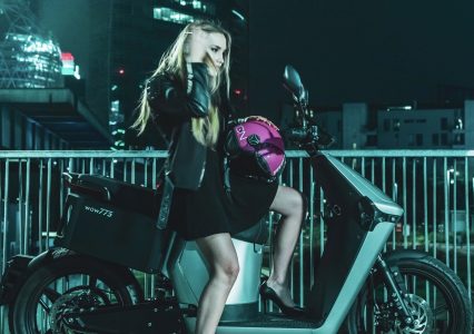 Nowości z EICMA 2022 (część 3) – elektryczne skutery do miasta i elektryczny gravel z pełnym zawieszeniem