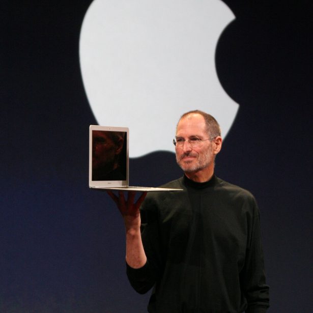 Pierwszy MacBook Air został pokazany 15 lat temu – ach co to był za sprzęt