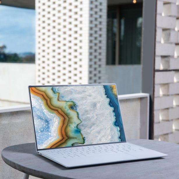 Pandemia odpuszcza, rynek komputerów leci na łeb, na szyje – czy aby na pewno?