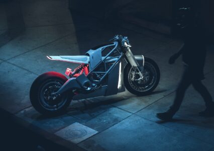 Untitled Motorcycles UMC-063 XP ZERO to nowa era motocykli i elektryczna perfekcja