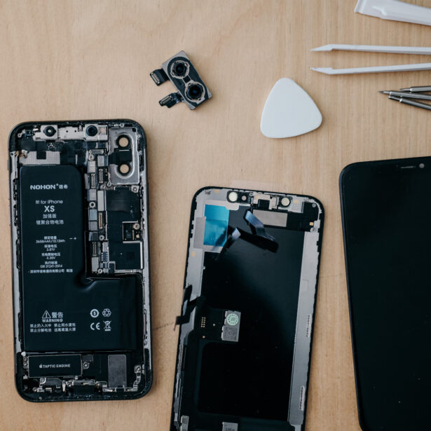 Jeden smartfon na 10 lat – Unia Europejska przygotowuje przepisy, które nie pomogą, lecz zaszkodzą