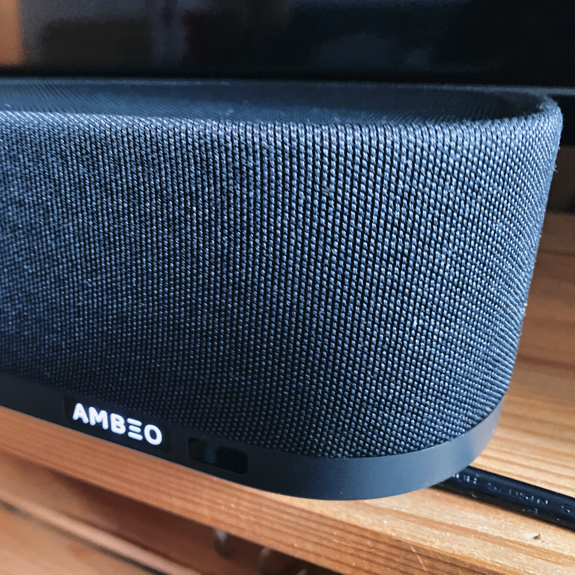 Zamieniłem dom w kino – test soundbara Sennheiser Ambeo Plus z subwooferem