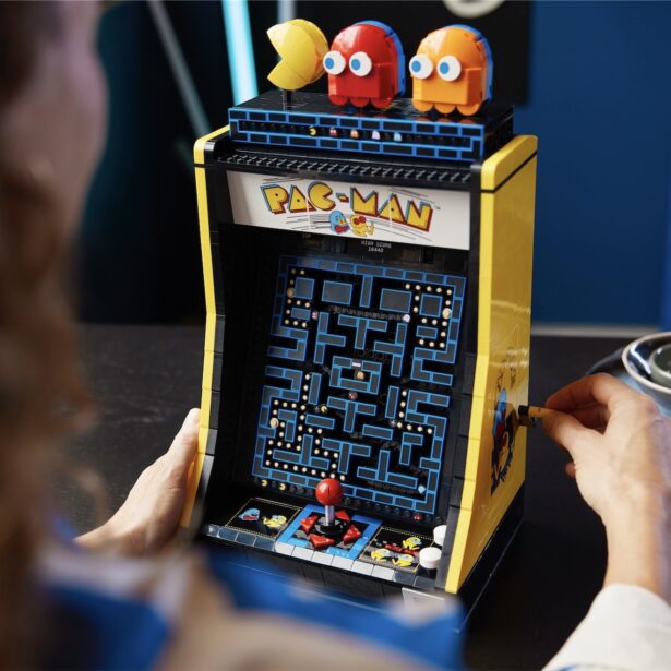 LEGO Icons Automat do gry Pac-Man nie jest fajne, jest wyczesane w kosmos!