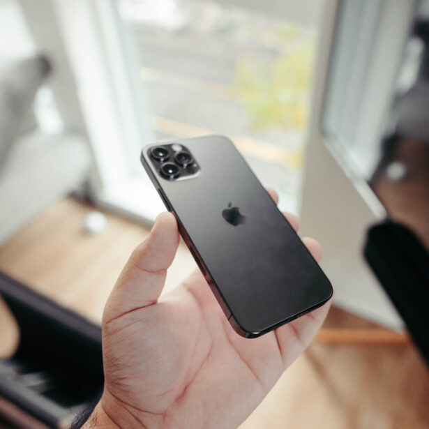 Zakaz sprzedaży iPhone’ów w Europie realny – Unia straszy Apple