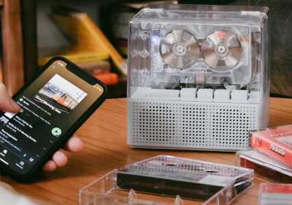 IT’S REAL – poznaj niesamowity głośnik bluetooth z… odtwarzaczem kaset