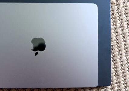 Po kilku dniach z Macbookiem Air 15″, kupiłem… wersje 13,6″