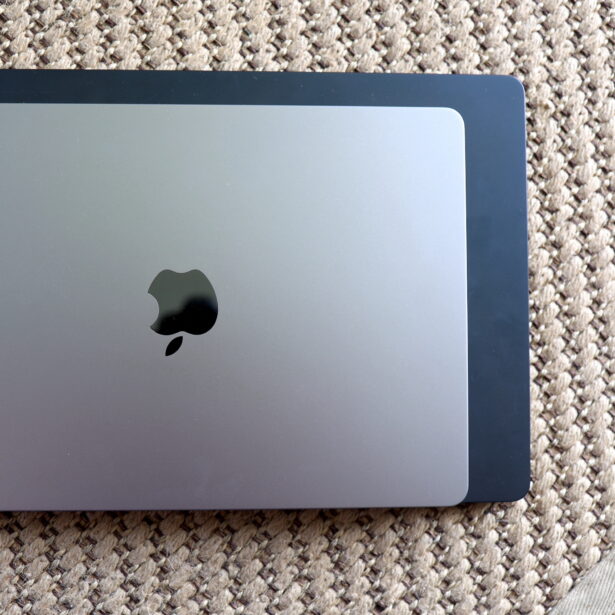 Kupiłem Apple MacBook Pro 14. Wiedziałem o nim wszystko a dalej jestem zaskoczony 19 Po kilku dniach z Macbookiem Air 15″, kupiłem… wersje 13,6″