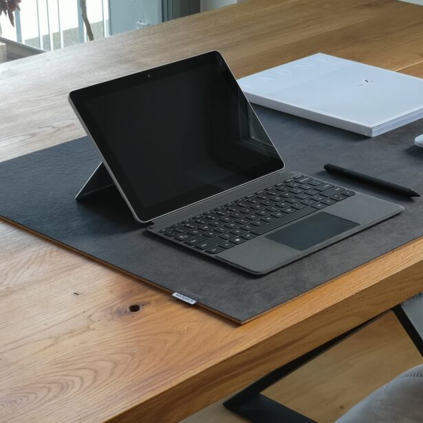 Microsoft Surface 10 ma być świetny - wersja z procesorami Intel i ARM oraz Windowsem 12 z AI 9 Microsoft pokazał nowe laptopy Surface. Jeden z nich jest POTĘŻNY
