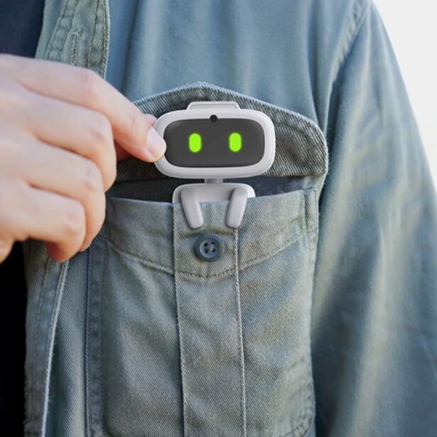 Game Boy w zegarku? Czemu nie? Wszystko dzięki The Retro Gaming Watch 7 AIBI – powrót Tamagotchi! To jednak coś więcej niż zwykła zabawka