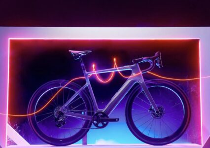 Cervelo Rouvida szosowy elektryk, który szybko zmienisz w gravela. Firma znów zaskakuje