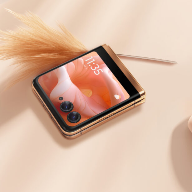 Pantone Peach Fuzz oficjalnie. Motorola po raz kolejny stawia na kolor roku