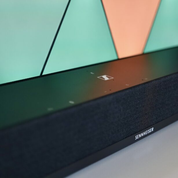 Sennheiser AMBEO Mini + AMBEO Sub – mała parka i potężne brzmienie [recenzja]