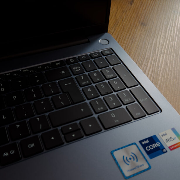 Recenzja Huawei MateBook D 16 2024 okiem użytkownika komputerów Apple