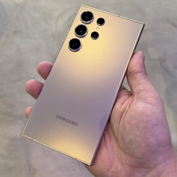 Testy wytrzymałości Galaxy S24 Ultra. Co tym razem testerzy zaserwowali nowemu flagowcowi?