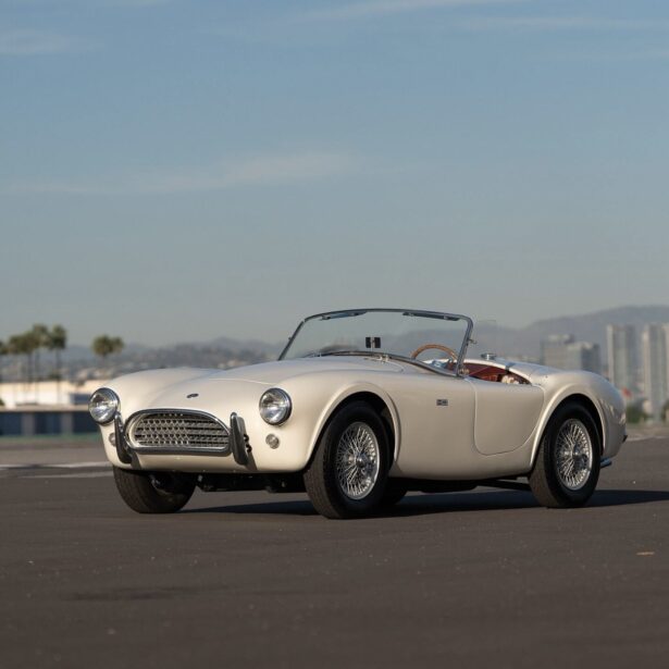 Shelby Cobra od kolegi Steva Jobsa pojawi się na aukcji. Takiej historii nie ma żaden inny model!