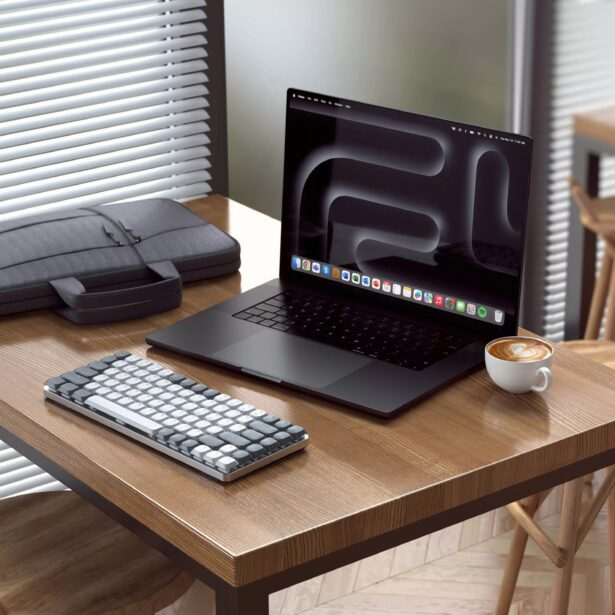 Satechi SM1 to pierwsza niskoprofilowa klawiatura mechaniczna firmy. Dzięki niej podłączysz 4 urządzenia naraz