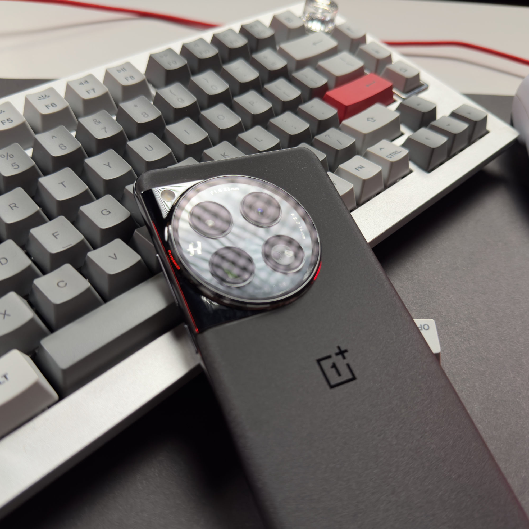 OnePlus 12 w naszych rękach. Pierwsze wrażenia prosto z premiery