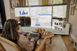Sightful Spacetop to laptop z okularami AR zamiast wyświetlacza. Trochę kosztuje, ale pomysł jest ciekawy 14 Sightful Spacetop