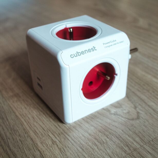 Cubenest PowerCube to rozdzielacz, z którym aż chce się podróżować! Test kompaktowych przedłużaczy prądowych
