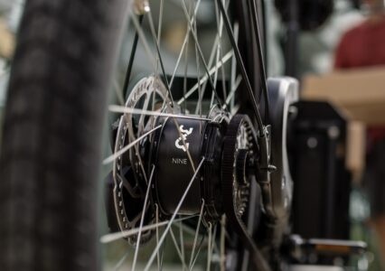 3×3 to nowy, bezprzewodowy system biegów. Teraz zgodny z Bosch eBike Systems