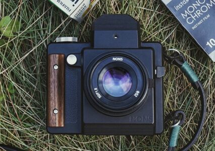 NONS SL660 to lustrzanka z wymiennymi obiektywami na filmy Fuji Instax