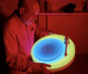 DailyWeb testuje: Legendarny Brian Eno prezentuje Turnable II – gramofon, który leczy kolorem i zabija ceną