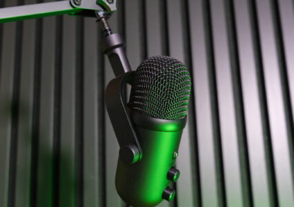 Recenzja RAZER Seiren V2 PRO – kto i dlaczego powinien zainteresować się dynamicznym mikrofonem?