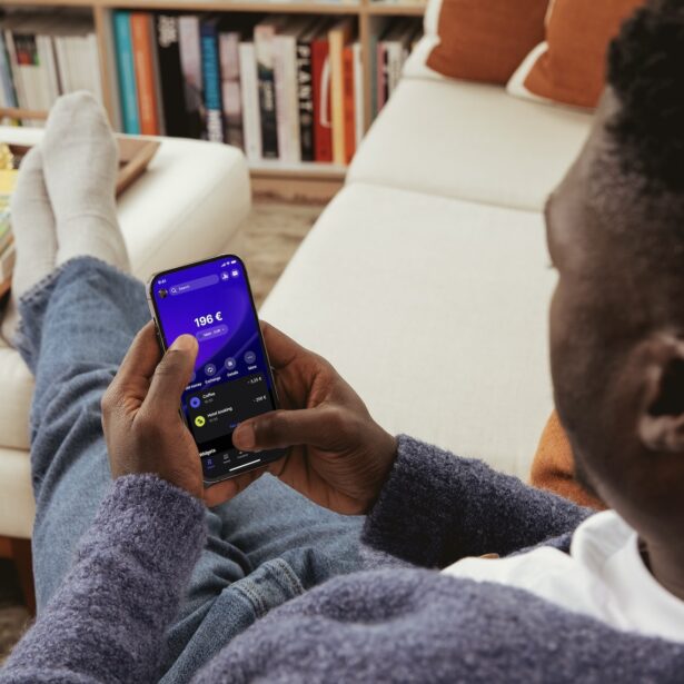 Revolut z międzynarodową ofertą eSIM. Drogo, ale może się przydać