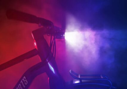 Wreszcie! Debiutuje Knog Blinder E, seria lamp do rowerów elektrycznych. To aż 8 nowych modeli!