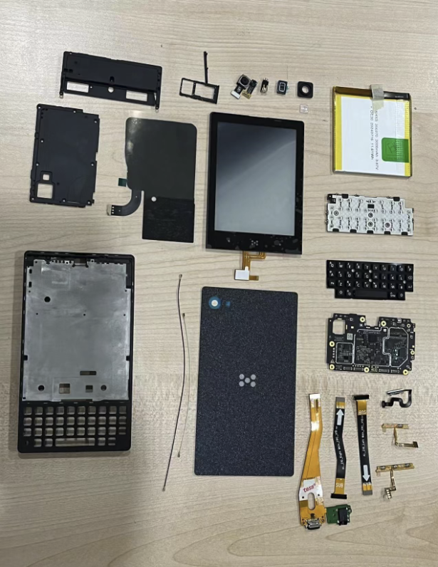 Prototyp Minimal Phone w częściach