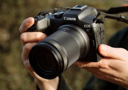 Canon R7 dostał rozszerzone ISO